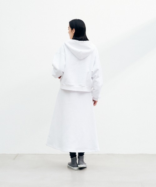 KELTY(ケルティ)の「ミニロゴクロップドジップパーカー(パーカー・レディース・杢グレー/ブラック/ホワイト/ネイビー/ベージュ・FREE)」の13枚目の写真