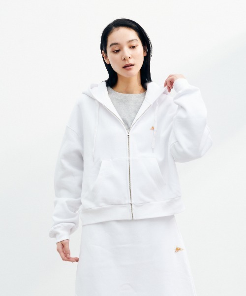 KELTY(ケルティ)の「ミニロゴクロップドジップパーカー(パーカー・レディース・杢グレー/ブラック/ホワイト/ネイビー/ベージュ・FREE)」の12枚目の写真