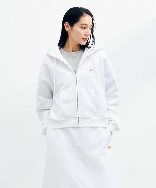 KELTY(ケルティ)の「ミニロゴクロップドジップパーカー(パーカー・レディース・杢グレー/ブラック/ホワイト/ネイビー/ベージュ・FREE)」の10枚目の写真