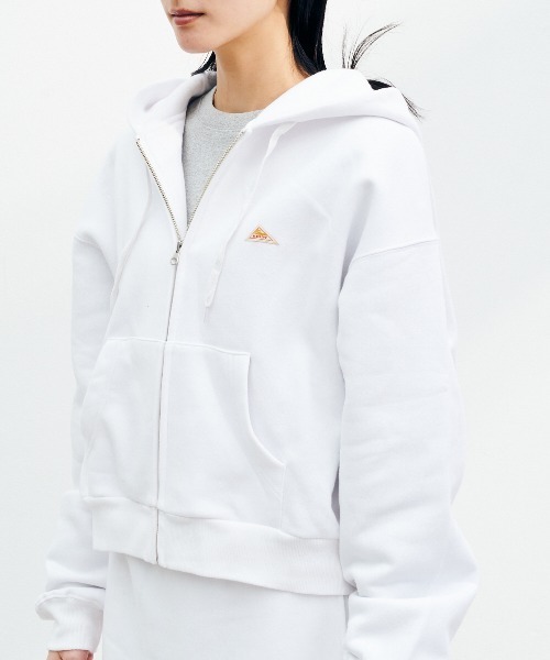 KELTY(ケルティ)の「ミニロゴクロップドジップパーカー(パーカー・レディース・杢グレー/ブラック/ホワイト/ネイビー/ベージュ・FREE)」の9枚目の写真