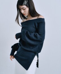 CODE A（コードエー）の「off－shoulder sweat（スウェット）」