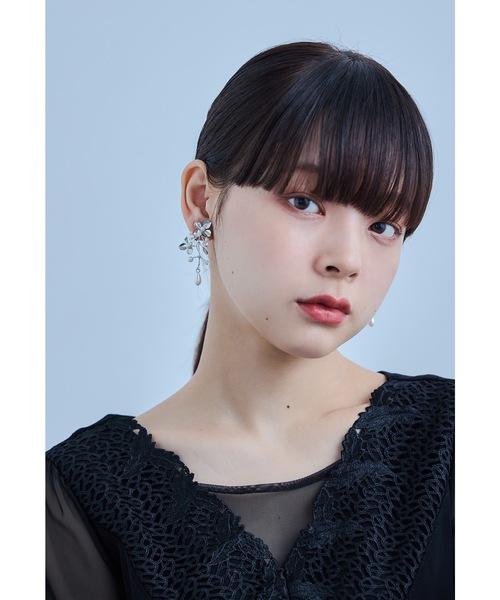 niana(ニアナ)の「メタルフラワーパールイヤリング ゴールド シルバー 結婚式 二次会 同窓会 成人式 パーティー お呼ばれ オケージョン フォーマル(イヤリング・レディース・ゴールド/シルバー・FREE)」の5枚目の写真