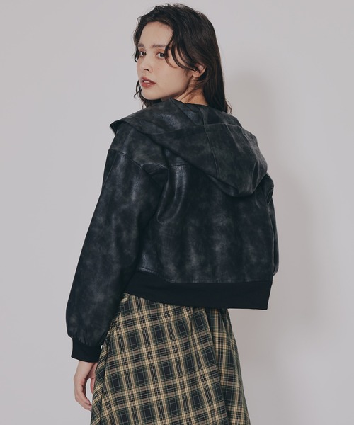 REDYAZEL（レディアゼル）の「ヴィンテージライクレザーフーディブルゾン（ブルゾン・レディース・ベージュ/ダークブラウン/ブラック・FREE）」の15枚目の写真