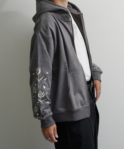 NILWAY（ニルウェイ）の「裏起毛カットスエード フラワー袖刺繍フルジップパーカー（パーカー・メンズ・ネイビー系/チャコールグレー/ブラウン/アイボリー・LARGE/MEDIUM）」の8枚目の写真