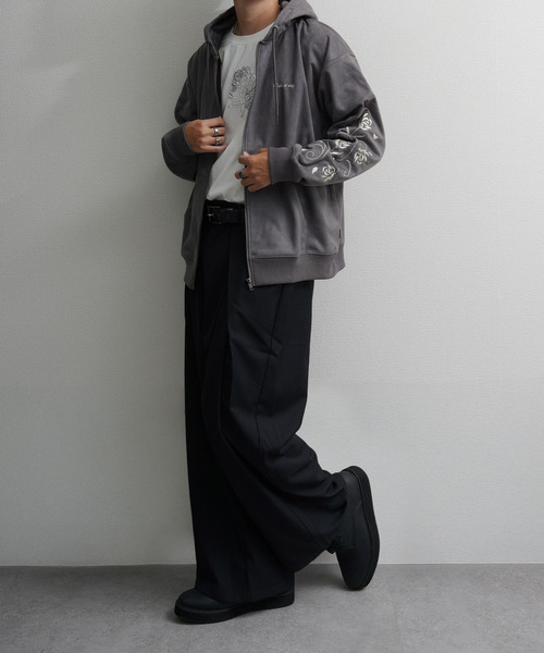 NILWAY（ニルウェイ）の「裏起毛カットスエード フラワー袖刺繍フルジップパーカー（パーカー・メンズ・ネイビー系/チャコールグレー/ブラウン/アイボリー・LARGE/MEDIUM）」の9枚目の写真