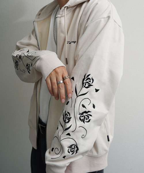 NILWAY（ニルウェイ）の「裏起毛カットスエード フラワー袖刺繍フルジップパーカー（パーカー・メンズ・ネイビー系/チャコールグレー/ブラウン/アイボリー・LARGE/MEDIUM）」の5枚目の写真