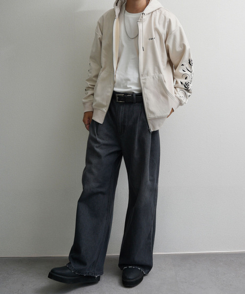 NILWAY（ニルウェイ）の「裏起毛カットスエード フラワー袖刺繍フルジップパーカー（パーカー・メンズ・ネイビー系/チャコールグレー/ブラウン/アイボリー・LARGE/MEDIUM）」の6枚目の写真