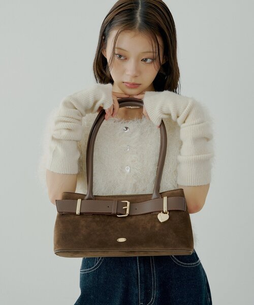 Chico チャーム付きスクエアボストンバッグ ブラウン　Fサイズ 2サイズ展開】チャーム付きスクエアボストンバッグ【タブレット端末