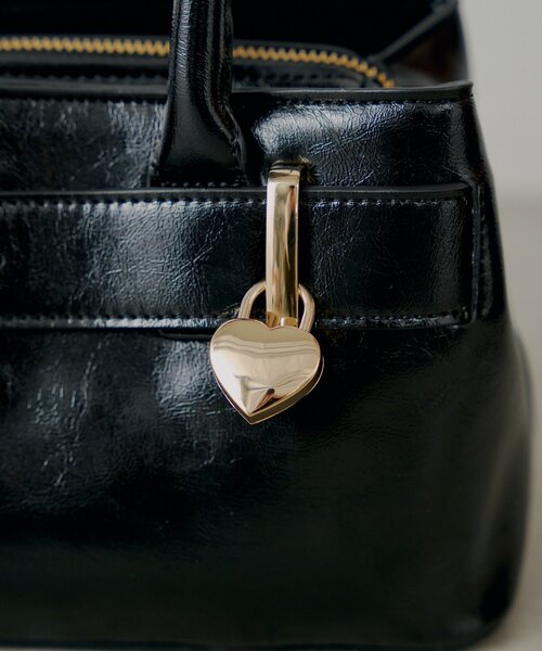 ハートキーチャーム付きベルトボストンバッグ（ボストンバッグ