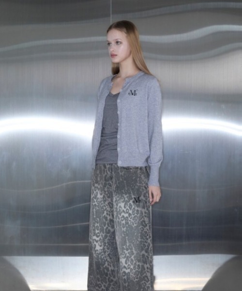 MUCENT（ムセント）の「【MUCENT】ブランド直輸入正規品/MUCENT マーレ 7ボタン クロップ ヘンリーネック カーディガン MUCENT MARAIS 7 BUTTON CROP HENRY NECK CARDIGAN（カーディガン/ボレロ・レディース・オートミール/アイボリー/ブラック/グレー・FREE）」の10枚目の写真