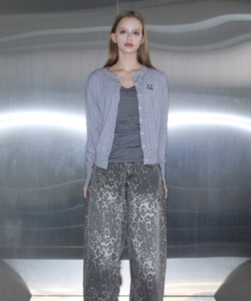 MUCENT（ムセント）の「【MUCENT】ブランド直輸入正規品/MUCENT マーレ 7ボタン クロップ ヘンリーネック カーディガン MUCENT MARAIS 7 BUTTON CROP HENRY NECK CARDIGAN（カーディガン/ボレロ・レディース・オートミール/アイボリー/ブラック/グレー・FREE）」の9枚目の写真