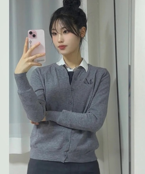 MUCENT（ムセント）の「【MUCENT】ブランド直輸入正規品/MUCENT マーレ 7ボタン クロップ ヘンリーネック カーディガン MUCENT MARAIS 7 BUTTON CROP HENRY NECK CARDIGAN（カーディガン/ボレロ・レディース・オートミール/アイボリー/ブラック/グレー・FREE）」の13枚目の写真