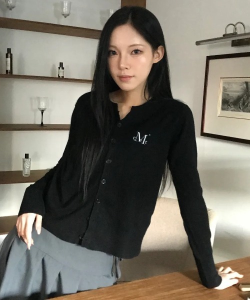 MUCENT（ムセント）の「【MUCENT】ブランド直輸入正規品/MUCENT マーレ 7ボタン クロップ ヘンリーネック カーディガン MUCENT MARAIS 7 BUTTON CROP HENRY NECK CARDIGAN（カーディガン/ボレロ・レディース・オートミール/アイボリー/ブラック/グレー・FREE）」の12枚目の写真