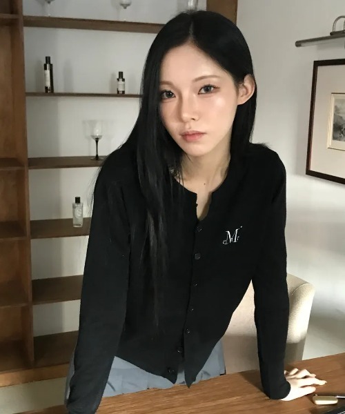 MUCENT（ムセント）の「◇MUCENT◇ブランド直輸入正規品/MUCENT マーレ 7ボタン クロップ ヘンリーネック カーディガン MUCENT MARAIS 7 BUTTON CROP HENRY NECK CARDIGAN（カーディガン/ボレロ・レディース・オートミール/アイボリー/ブラック/グレー・FREE）」の19枚目の写真