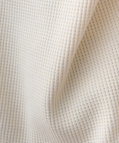 OMNES（オムネス）の「ワッフルビスチェ＆インナーセット レイヤードカットソー（アンサンブル・レディース・アイボリー/ダークグレー・FREE）」の4枚目の写真