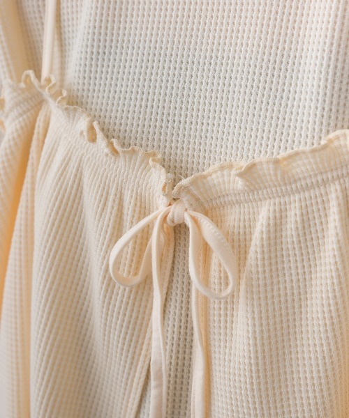 OMNES（オムネス）の「ワッフルビスチェ＆インナーセット レイヤードカットソー（アンサンブル・レディース・アイボリー/ダークグレー・FREE）」の8枚目の写真