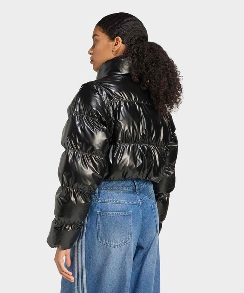 adidas（アディダス）の「Essentials グロッシー 2-in-1スタイル クロップド丈 パファー / アディダスオリジナルス adidas Originals（ダウンジャケット/コート・レディース・ブラック/ホワイト・X-LARGE/MEDIUM/LARGE/3XL/XX-LARGE/X-SMALL/SMALL）」の7枚目の写真