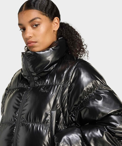 Essentials グロッシー 2-in-1スタイル クロップド丈 パファー