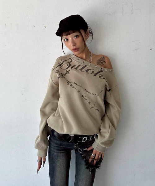 d.i.a.(ダイヤ)の「ハトメプリント オーバーサイズ オフショルダー スウェット トップス(スウェット・レディース・ブラック/ベージュ/ネイビー/サックスブルー/ピンク・FREE)」の8枚目の写真