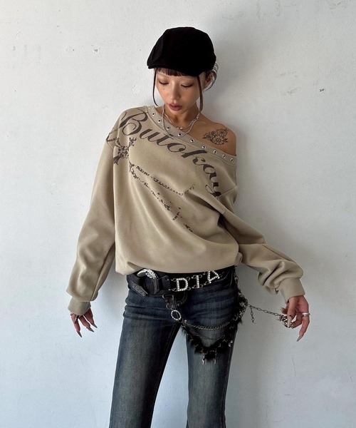 d.i.a.(ダイヤ)の「ハトメプリント オーバーサイズ オフショルダー スウェット トップス【セットアップ 対応可】(スウェット・レディース・ブラック/ベージュ/ネイビー/サックスブルー/ピンク/パープル・FREE)」の16枚目の写真