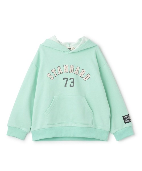 KP BOY（ケーピーボーイ）の「ロゴプルオーバーパーカ（パーカー・キッズ・エメラルド/イエロー・120cm/130cm/140cm/150cm/160cm）」の2枚目の写真