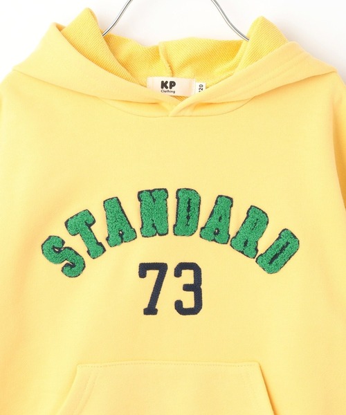 KP BOY（ケーピーボーイ）の「ロゴプルオーバーパーカ（パーカー・キッズ・エメラルド/イエロー・120cm/130cm/140cm/150cm/160cm）」の4枚目の写真