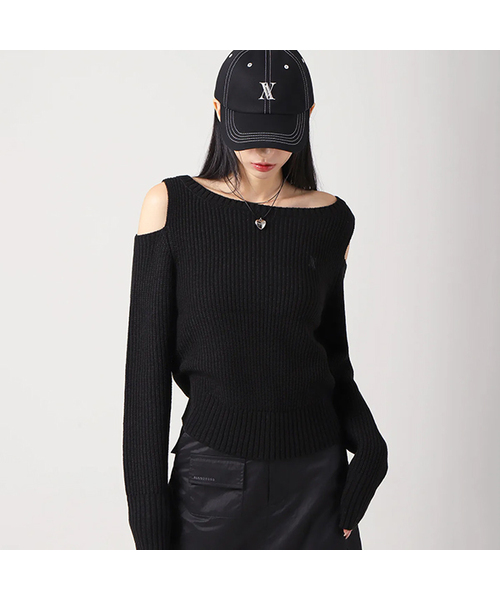 AVANDRESS(アバンドレス )の「Noga Shoulder Cut-out Knit BLACK(ニット/セーター・レディース・ブラック・SMALL/MEDIUM)」の1枚目の写真