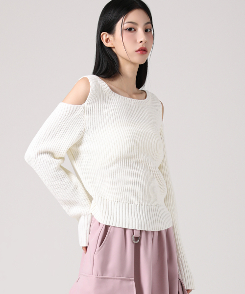 AVANDRESS(アバンドレス )の「Noga Shoulder Cut-out Knit BLACK(ニット/セーター・レディース・ブラック・SMALL/MEDIUM)」の5枚目の写真