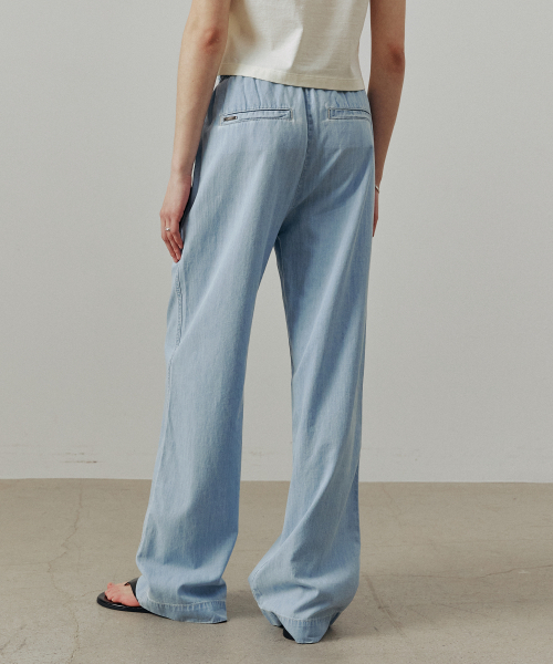 ARTID(アルティーダ)の「ライトタックデニムパンツ_LIGHT BLUE(デニムパンツ・レディース・スカイブルー・SMALL/MEDIUM)」の2枚目の写真