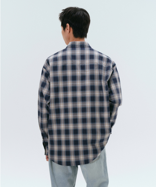 MUSINSA STANDARD（ムシンサスタンダード）の「リラックスドオンブレチェックシャツ[ネイビー/ベージュ]（シャツ/ブラウス・メンズ・その他・SMALL/MEDIUM/LARGE/X-LARGE/XX-LARGE）」の8枚目の写真