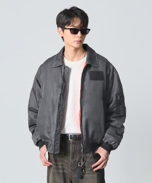 DIMITRI BLACK（ディミトリブラック）の「VLAD ダイングダーティウォッシュドエビエーター航空ジャケット_ブラック（MA-1・レディース・その他・MEDIUM/LARGE）」の4枚目の写真