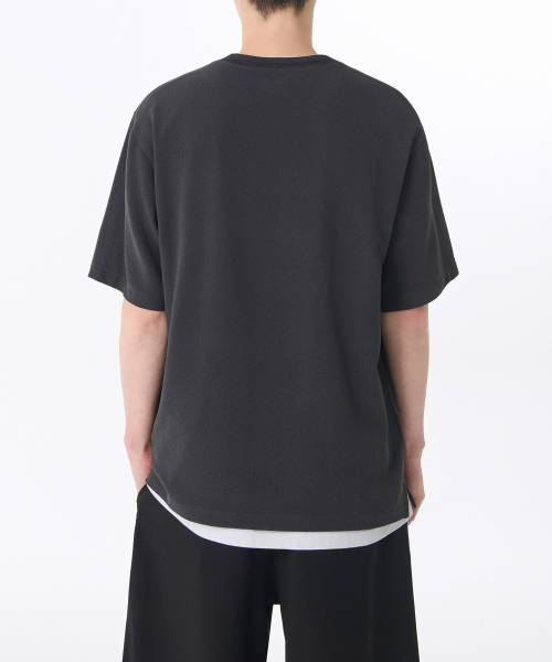 MUSINSA STANDARD（ムシンサスタンダード）の「クレープリラックスドウーブンTシャツ[ダークグレー]（Tシャツ/カットソー・メンズ・その他・SMALL/MEDIUM/LARGE/X-LARGE/XX-LARGE）」の2枚目の写真