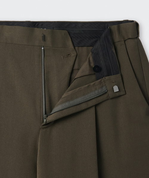 MUSINSA STANDARD（ムシンサスタンダード）の「ワイドバミューダヒドゥンバンディングハーフスラックス[ダスティカーキ]（スラックス・メンズ・その他・40/31/33/26/27/28/29/38/42/36/34/32/30）」の3枚目の写真