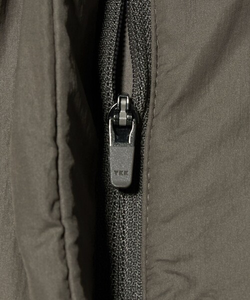 Steven Alan（スティーブンアラン）の「＜AMOMENTO＞PADDED NYLON CROP JUMPER/ブルゾン（ブルゾン・レディース・ブラック/ブラウン系・0）」の6枚目の写真