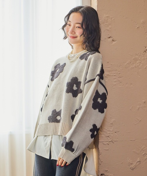 niko and（ニコアンド）の「フラワージャガードニットプルオーバー