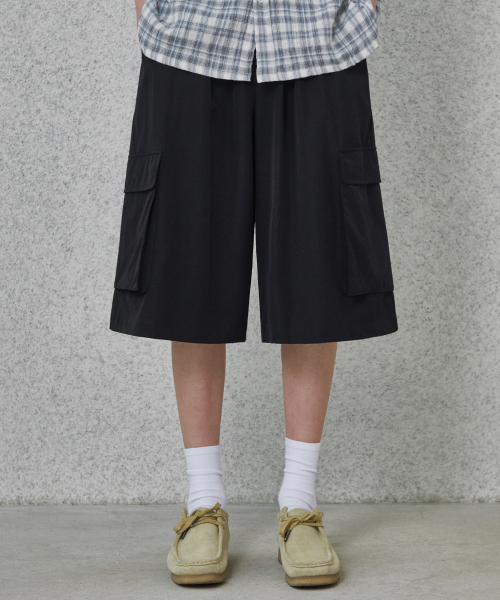 GLW(ジーエルダブリュ)の「ナイロンバミューダカーゴパンツブラック(その他パンツ・レディース・その他・SMALL/MEDIUM/LARGE)」の2枚目の写真