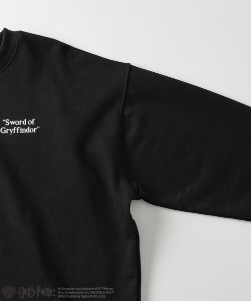 FREAK'S STORE（フリークスストア）の「Harry Potter/ハリー・ポッター ネビル・ロングボトム バックプリント クルーネックスウェット（スウェット・メンズ・ブラック/ライトグレー・MEDIUM/LARGE）」の7枚目の写真