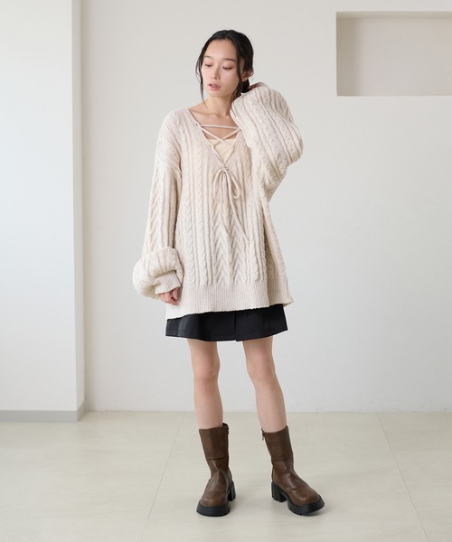 apres jour clair（アプレジュールクレア）の「【apres jour clair】２WAYレースアップケーブルニット（ニット/セーター・レディース・ボルドー/アイボリー/ブラウン系その他/チャコールグレー・フリー/X-LARGE）」の13枚目の写真