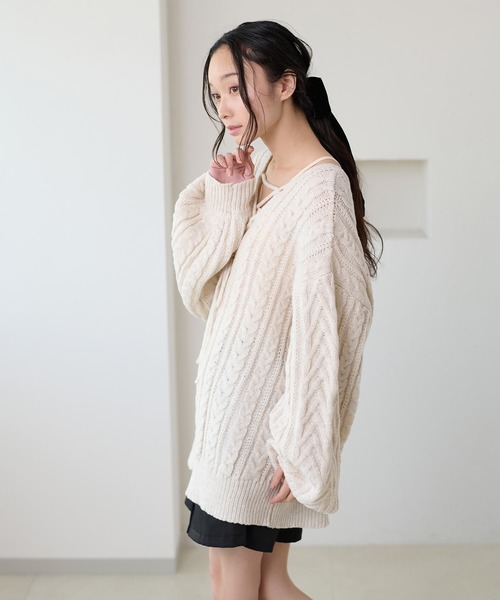 apres jour clair（アプレジュールクレア）の「【apres jour clair】２WAYレースアップケーブルニット（ニット/セーター・レディース・ボルドー/アイボリー/ブラウン系その他/チャコールグレー・フリー/X-LARGE）」の5枚目の写真
