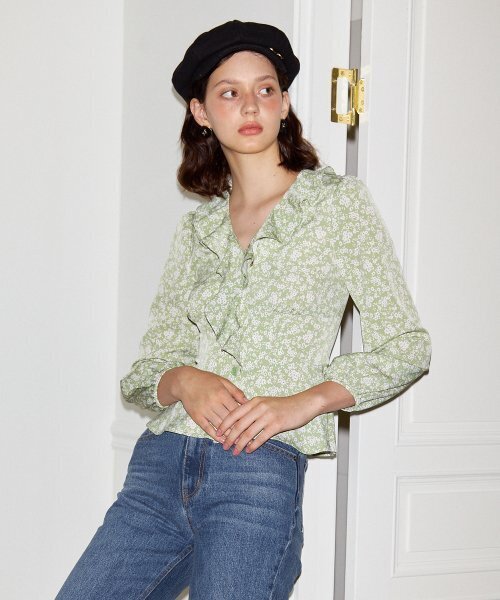 SALON DE YOHN(サロンドヨーン)の「Puff Shoulder Ruffle Blouse_Green(シャツ/ブラウス・レディース・その他・MEDIUM/SMALL)」の3枚目の写真