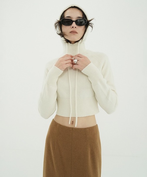 CLANE（クラネ）の「SHORT KNIT HOODIE（ニット/セーター・レディース・アイボリー/カーキ・1/2）」の8枚目の写真