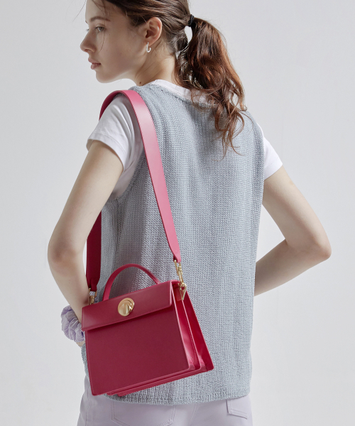 ANODDS(アンオズ)の「LAZEL MINI shoulder bag 2 color(ショルダーバッグ・レディース・ブラウン/ピンク・FREE)」の3枚目の写真