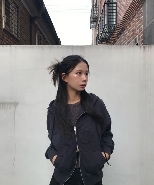 DAUSPICE(ディーオスピス)の「(DUC) Symbol Hoodie Zip-up Vintage Black(パーカー・レディース・ブラック・MEDIUM/LARGE/X-LARGE)」の8枚目の写真