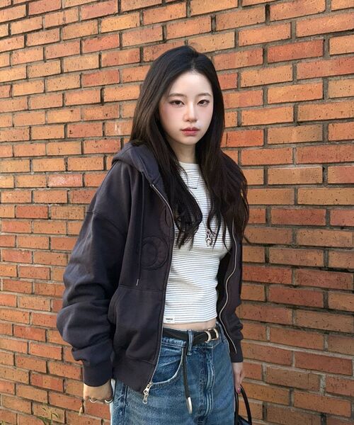 DAUSPICE(ディーオスピス)の「(DUC) Symbol Hoodie Zip-up Vintage Black(パーカー・レディース・ブラック・MEDIUM/LARGE/X-LARGE)」の7枚目の写真