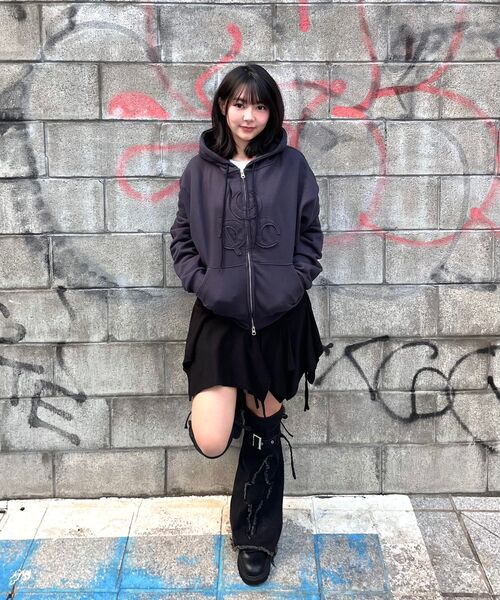DAUSPICE(ディーオスピス)の「(DUC) Symbol Hoodie Zip-up Vintage Black(パーカー・レディース・ブラック・MEDIUM/LARGE/X-LARGE)」の5枚目の写真