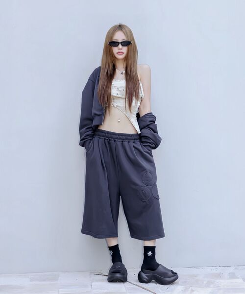 DAUSPICE(ディーオスピス)の「(DUC) Symbol Hoodie Zip-up Vintage Black(パーカー・レディース・ブラック・MEDIUM/LARGE/X-LARGE)」の4枚目の写真