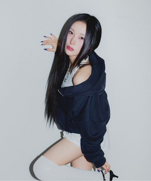DAUSPICE(ディーオスピス)の「(DUC) Symbol Hoodie Zip-up Vintage Black(パーカー・レディース・ブラック・MEDIUM/LARGE/X-LARGE)」の2枚目の写真
