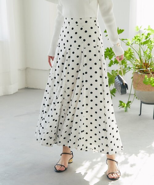 La boutique BonBon（ラブティックボンボン）の「【再販決定！・3サイズ展開あり】ドットマチフレアスカート（スカート・レディース・ネイビー/オフホワイト・36/PS/38）」の3枚目の写真