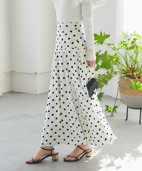 La boutique BonBon（ラブティックボンボン）の「【再販決定！・3サイズ展開あり】ドットマチフレアスカート（スカート・レディース・ネイビー/オフホワイト・36/PS/38）」の4枚目の写真