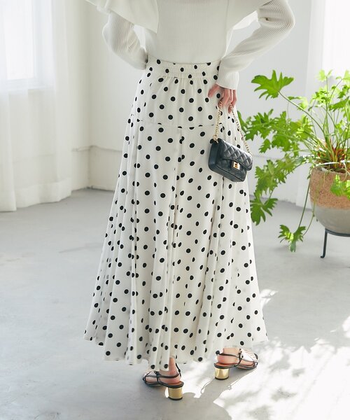 La boutique BonBon（ラブティックボンボン）の「【再販決定！・3サイズ展開あり】ドットマチフレアスカート（スカート・レディース・ネイビー/オフホワイト・36/PS/38）」の5枚目の写真